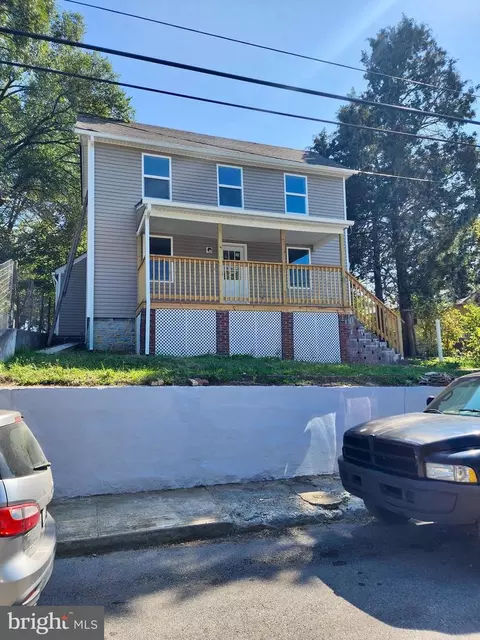 711 3rd St, Martinsburg, WV 25404