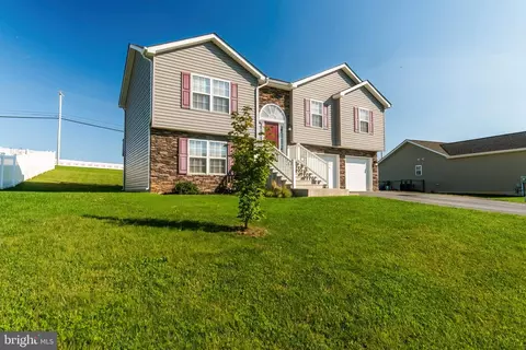 54 Gulkana Glacier Ln, Martinsburg, WV 25403