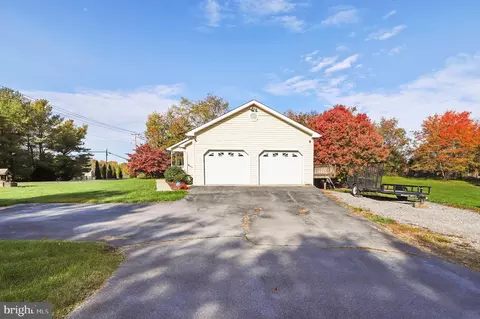 1428 Broad Ln, Falling Waters, WV 25419 photo 2