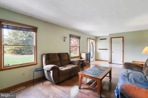1428 Broad Ln, Falling Waters, WV 25419 photo 5