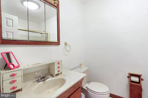 1428 Broad Ln, Falling Waters, WV 25419 photo 17