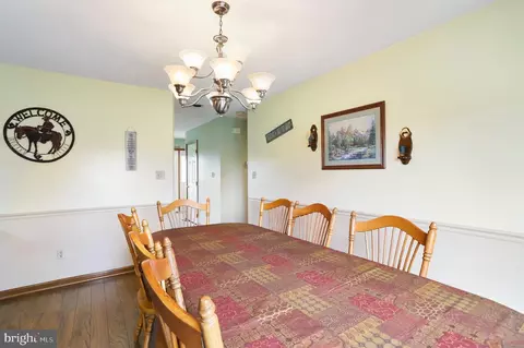 1428 Broad Ln, Falling Waters, WV 25419 photo 7