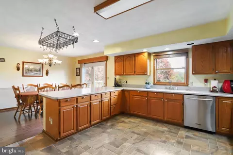 1428 Broad Ln, Falling Waters, WV 25419 photo 9