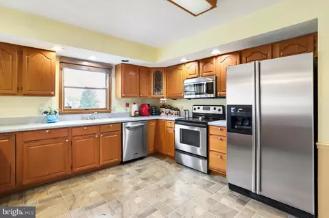 1428 Broad Ln, Falling Waters, WV 25419 photo 8
