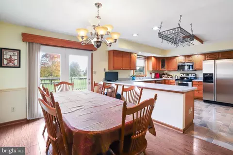 1428 Broad Ln, Falling Waters, WV 25419 photo 6