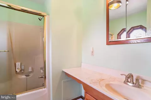1428 Broad Ln, Falling Waters, WV 25419 photo 14