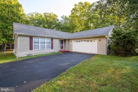 93 Poets Ln, Inwood, WV 25428