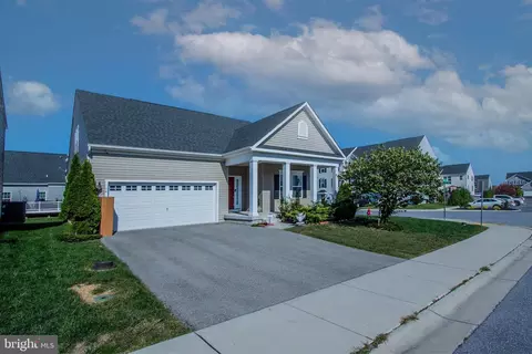 14 Sirocco Ct, Falling Waters, WV 25419