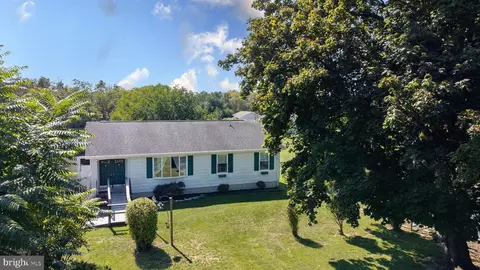 574 Railroad Dr, Martinsburg, WV 25404