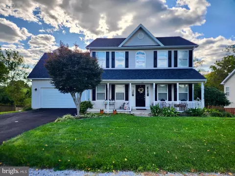 135 Aztec Dr, Martinsburg, WV 25405