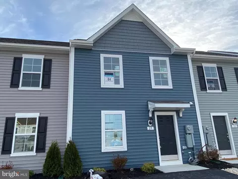 29 Needle Ct, Bunker Hill, WV 25413