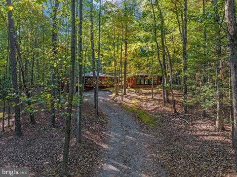 863 The Woods Rd, Hedgesville, WV 25427