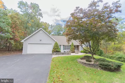 440 Forevergreen Dr, Falling Waters, WV 25419