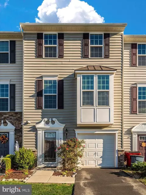 50 Norwood Dr, Falling Waters, WV 25419