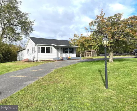 149 Snyders Ln, Martinsburg, WV 25405