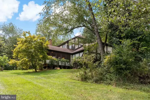 790 Colston Dr, Falling Waters, WV 25419