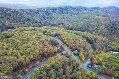 2 Moundbuilder Loop, Hedgesville, WV 25427