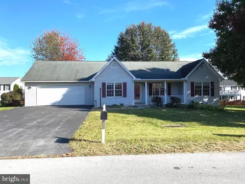 129 Jamestown Dr, Falling Waters, WV 25419