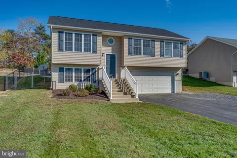 222 Freight Car Cir, Inwood, WV 25428