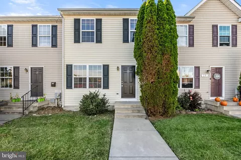 25 Currituck Ct, Bunker Hill, WV 25413