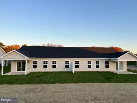 709 Dripping Spring Dr, Hedgesville, WV 25427 photo 2
