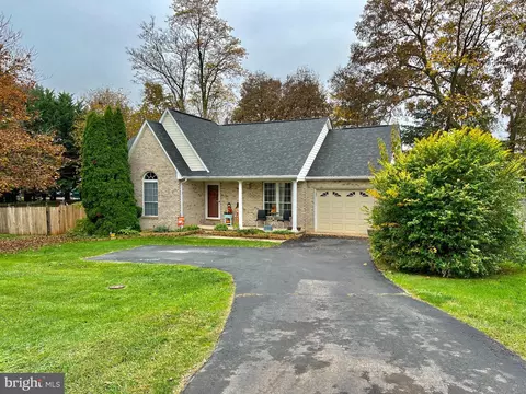 125 Gemstone Dr, Martinsburg, WV 25401