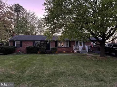 312 N Red Hill Rd, Martinsburg, WV 25401