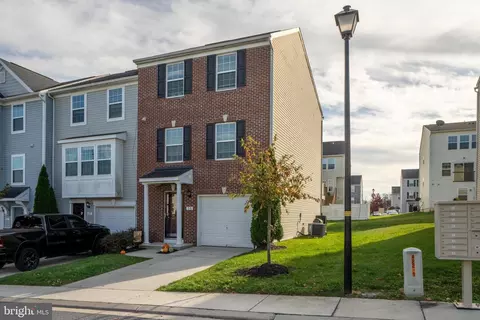 38 Wayside Ct, Falling Waters, WV 25419