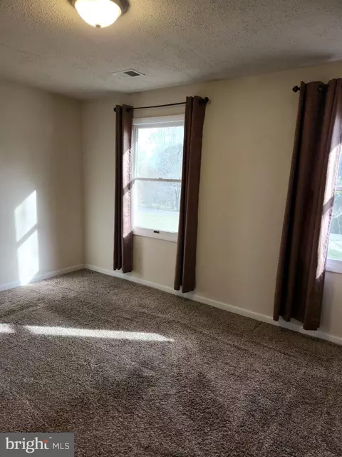91 Merrimack Dr, Falling Waters, WV 25419 photo 2