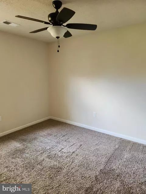 91 Merrimack Dr, Falling Waters, WV 25419 photo 3