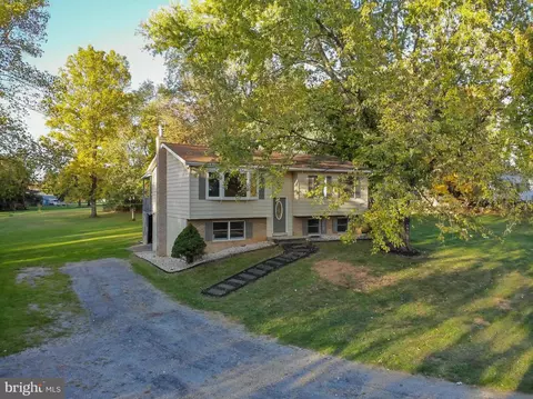 91 Merrimack Dr, Falling Waters, WV 25419
