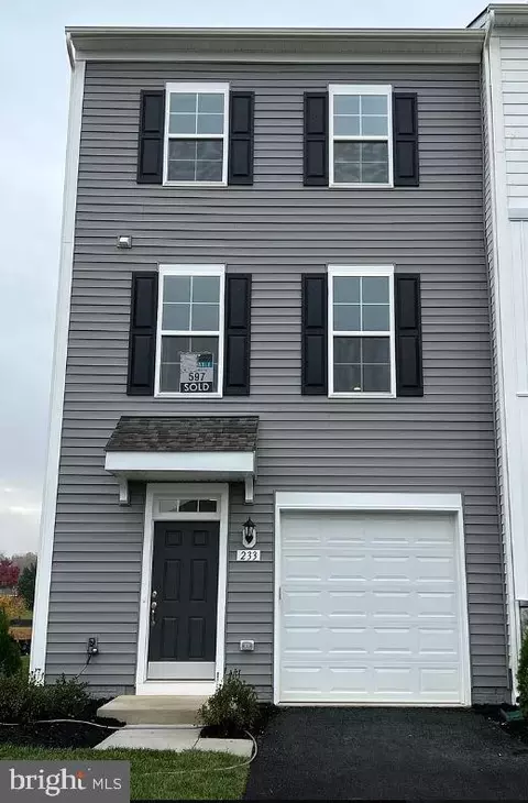 233 Hillsdale Pl, Martinsburg, WV 25403
