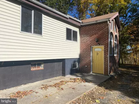 85 Dash Dr, Falling Waters, WV 25419 photo 2