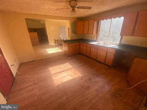 85 Dash Dr, Falling Waters, WV 25419 photo 6