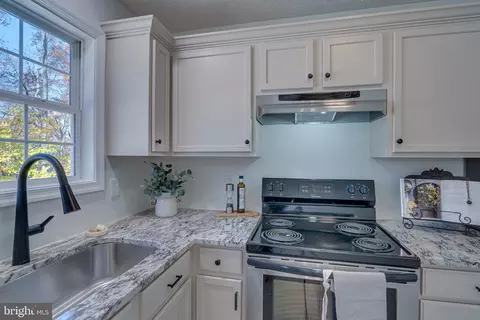 889 Emerson Dr, Falling Waters, WV 25419 photo 8
