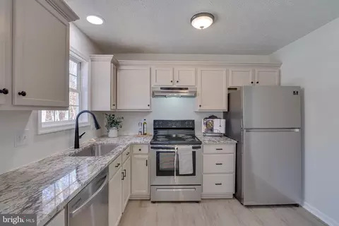 889 Emerson Dr, Falling Waters, WV 25419 photo 9