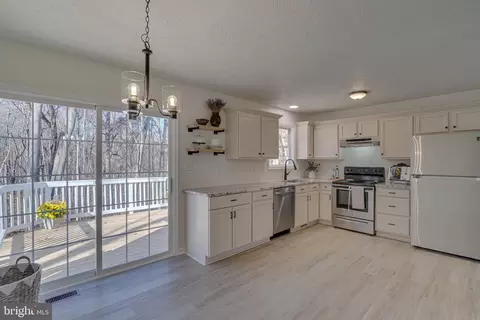 889 Emerson Dr, Falling Waters, WV 25419 photo 10
