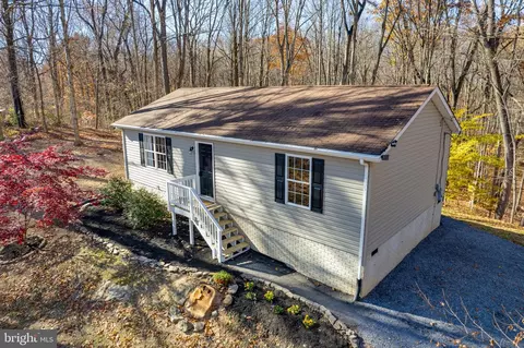889 Emerson Dr, Falling Waters, WV 25419 photo 2