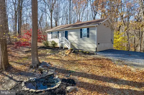 889 Emerson Dr, Falling Waters, WV 25419
