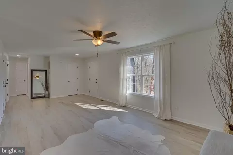 889 Emerson Dr, Falling Waters, WV 25419 photo 7