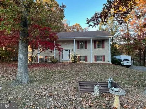 813 Chantilly Ln, Inwood, WV 25428