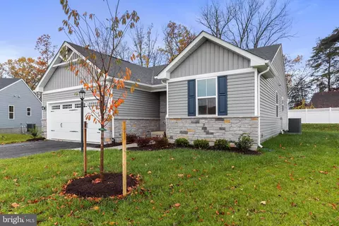 75 Wedmore Ct, Martinsburg, WV 25405