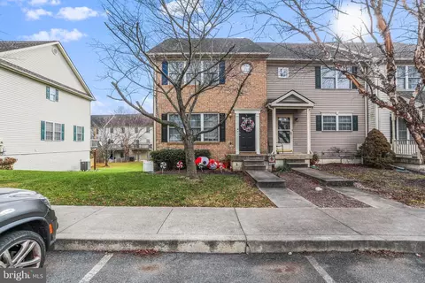28 Effie Ln, Martinsburg, WV 25404