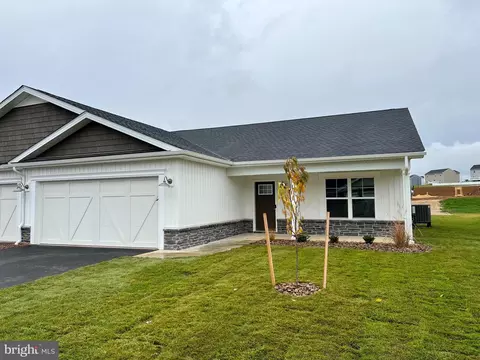 753 Dripping Spring Dr, Hedgesville, WV 25427
