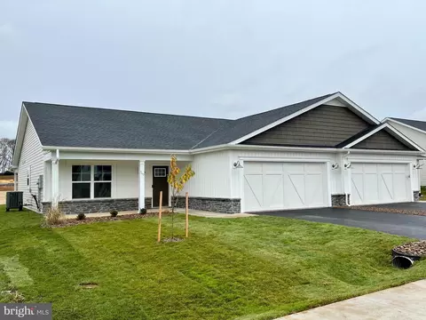 749 Dripping Spring Dr, Hedgesville, WV 25427 photo 2