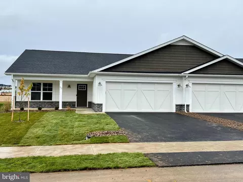 749 Dripping Spring Dr, Hedgesville, WV 25427