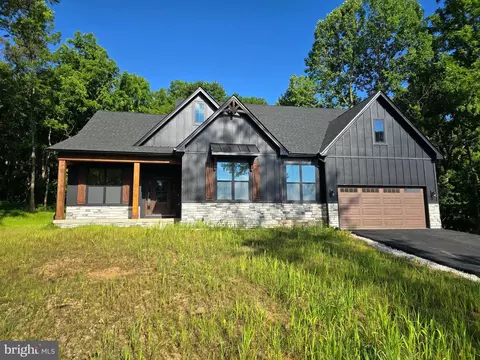 476 Elegant Dr, Martinsburg, WV 25403