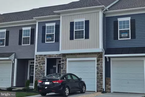 14 Andover Ct, Bunker Hill, WV 25413