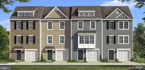 6 Andover Ct, Bunker Hill, WV 25413