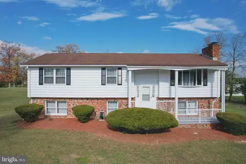 445 Shickle Ln, Inwood, WV 25428
